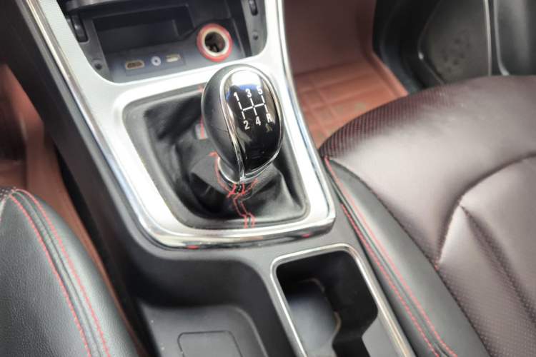 Used Baojun 560 2015 1.8L manual luxury version Gear Lever