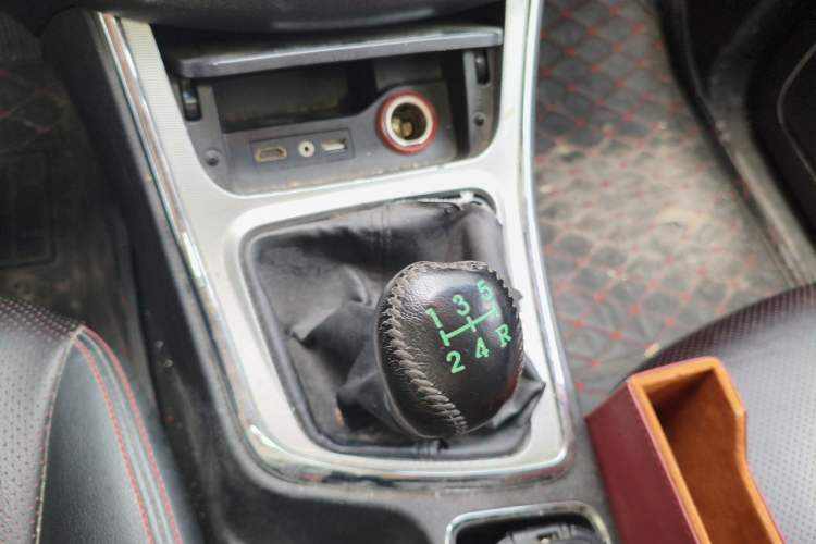 Used Baojun 560 2015 1.8L manual luxury version Gear Lever