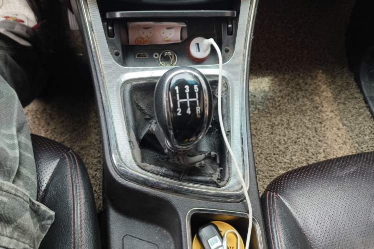 Used Baojun 560 2015 1.8L manual luxury version Gear Lever