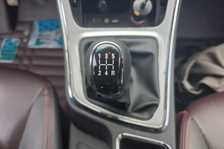 Used Baojun 560 2015 1.8L manual luxury version Gear Lever