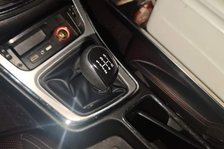 Used Baojun 560 2015 1.8L manual luxury version Gear Lever