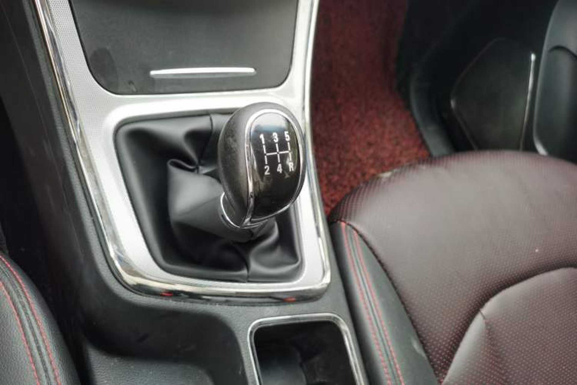 Used Baojun 560 2015 1.8L manual luxury version Gear Lever