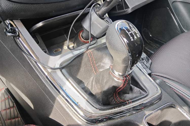 Used Baojun 560 2015 1.8L manual luxury version Gear Lever
