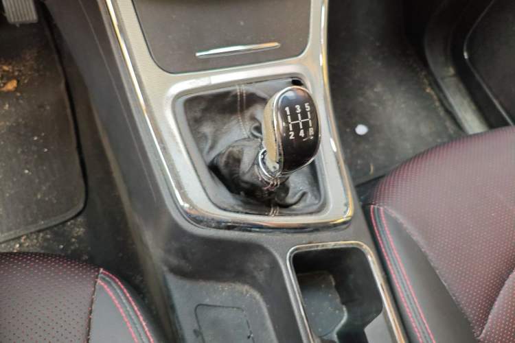 Used Baojun 560 2015 1.8L manual luxury version Gear Lever