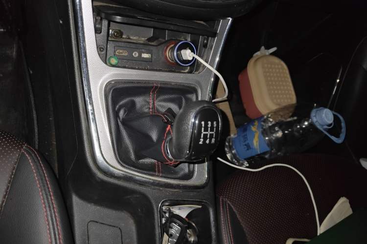 Used Baojun 560 2015 1.8L manual luxury version Gear Lever