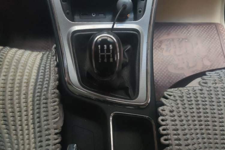Used Baojun 560 2015 1.8L manual luxury version Gear Lever