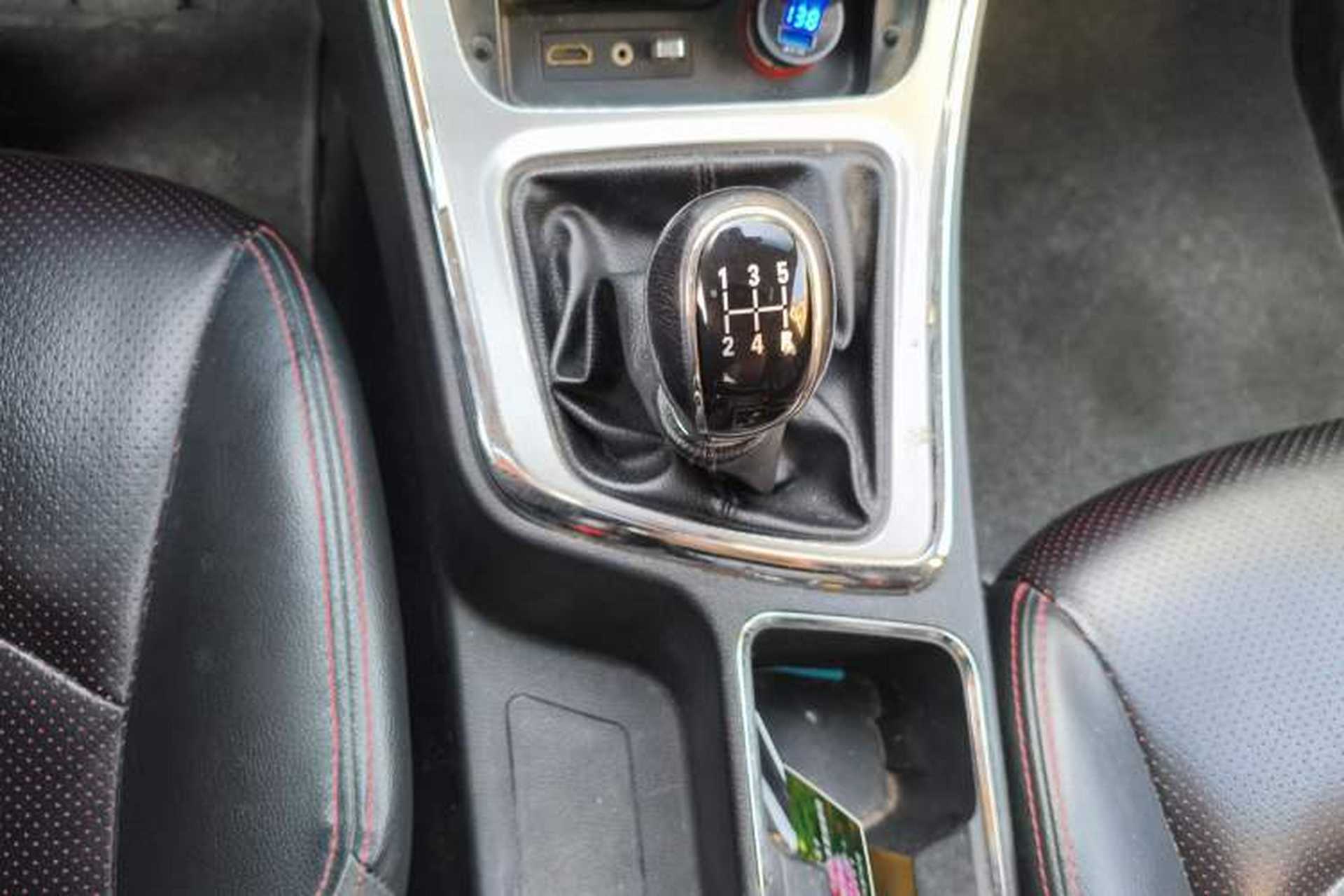 Used Baojun 560 2015 1.8L manual luxury version Gear Lever