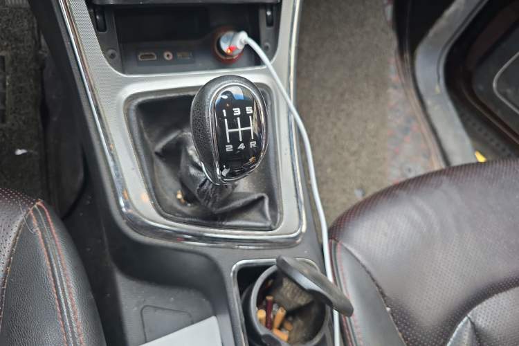 Used Baojun 560 2015 1.8L manual luxury version Gear Lever