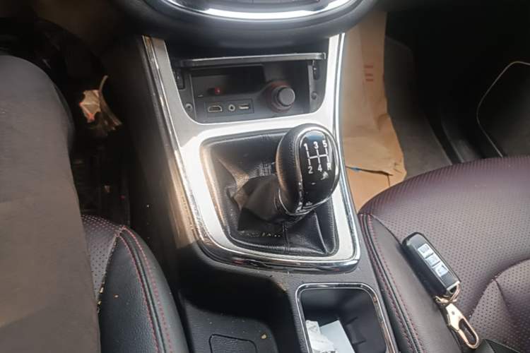 Used Baojun 560 2015 1.8L manual luxury version Gear Lever
