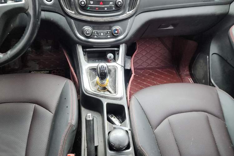 Used Baojun 560 2015 1.8L manual luxury version Gear Lever