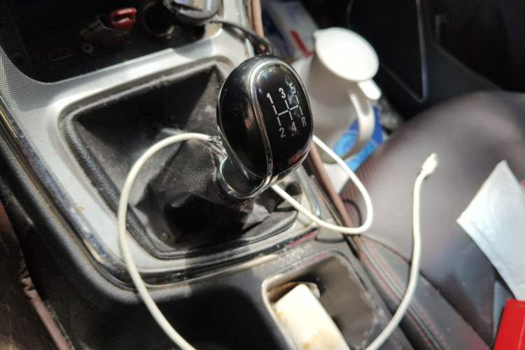 Used Baojun 560 2015 1.8L manual luxury version Gear Lever