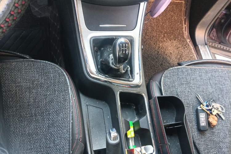 Used Baojun 560 2015 1.8L manual luxury version Gear Lever