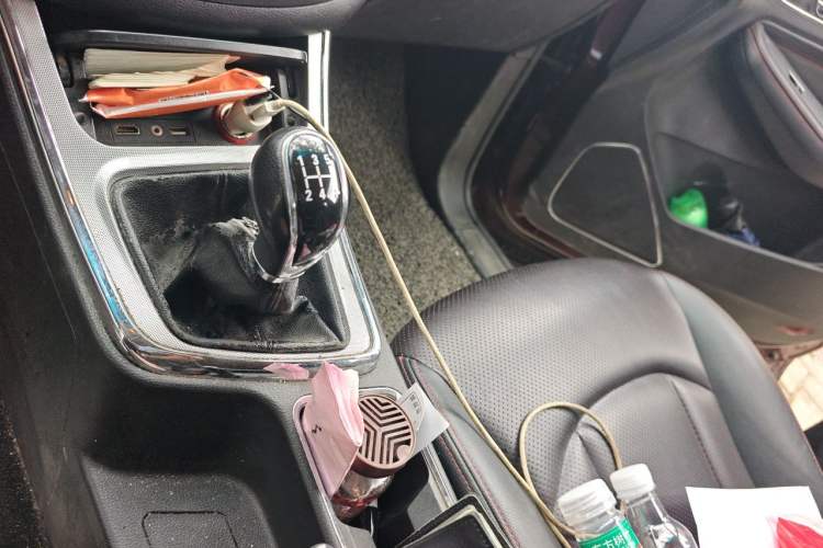 Used Baojun 560 2015 1.8L manual luxury version Gear Lever
