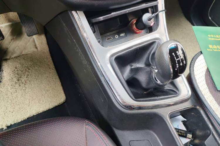 Used Baojun 560 2015 1.8L manual luxury version Gear Lever