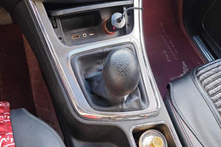 Used Baojun 560 2015 1.8L manual luxury version Gear Lever