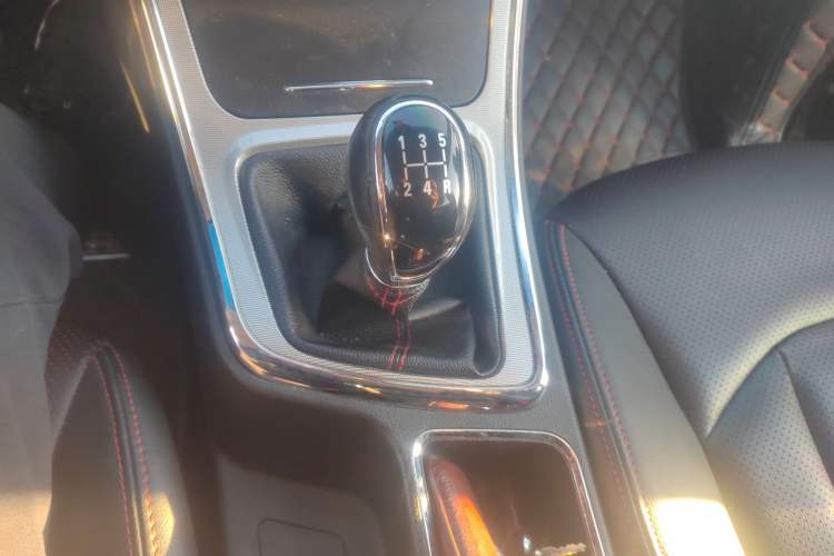 Used Baojun 560 2015 1.8L manual luxury version Gear Lever