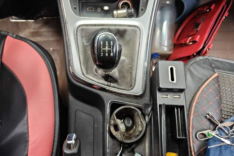 Used Baojun 560 2015 1.8L manual luxury version Gear Lever