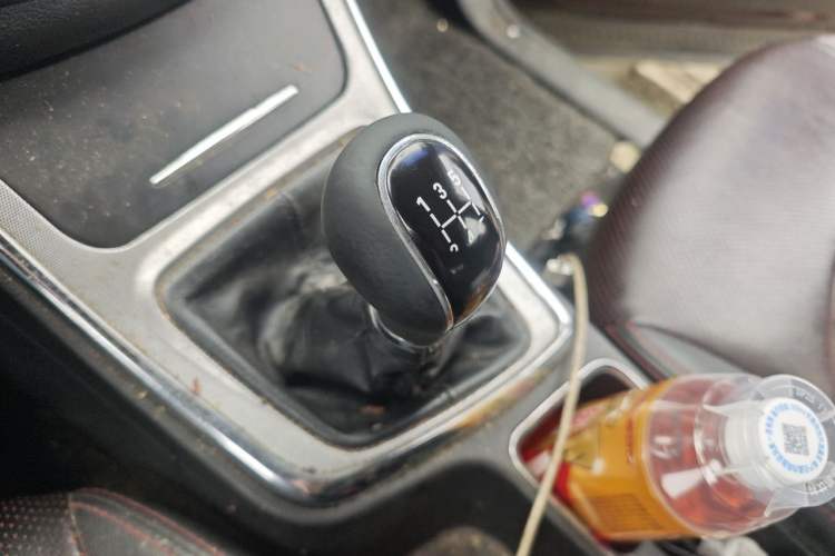 Used Baojun 560 2015 1.8L manual luxury version Gear Lever