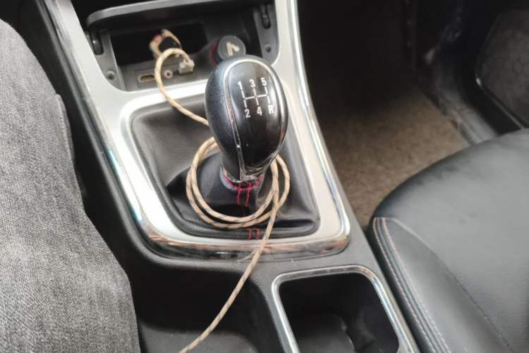 Used Baojun 560 2015 1.8L Manual Elite Edition Gear Lever