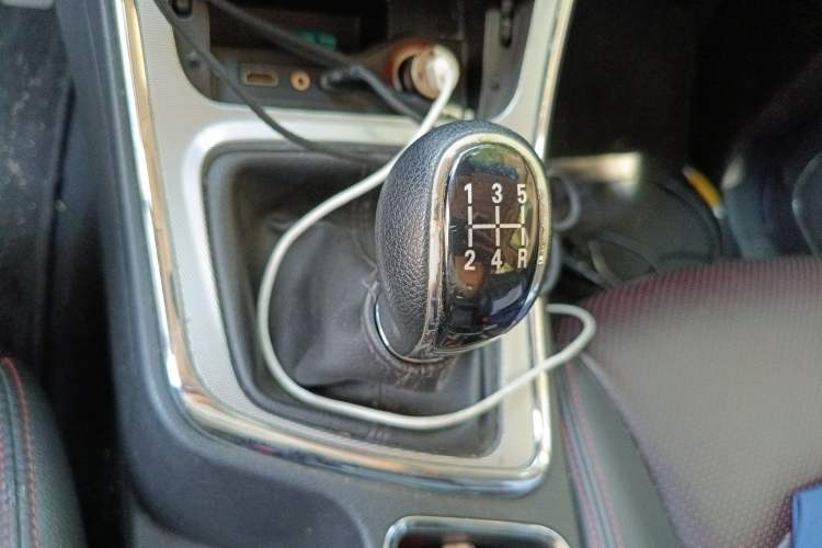 Used Baojun 560 2015 1.8L manual luxury version Gear Lever