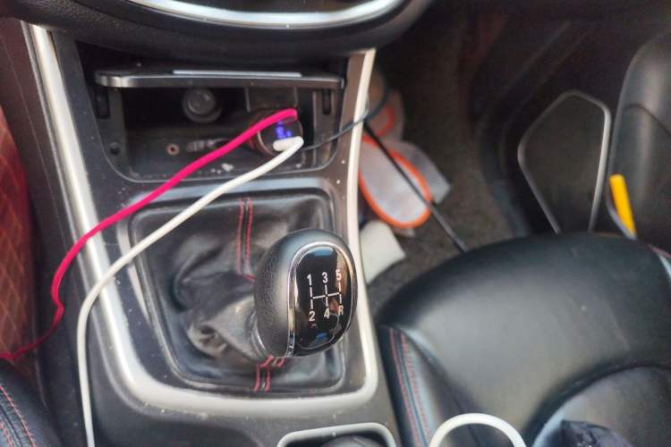 Used Baojun 560 2015 1.8L manual Comfort trim level Gear Lever