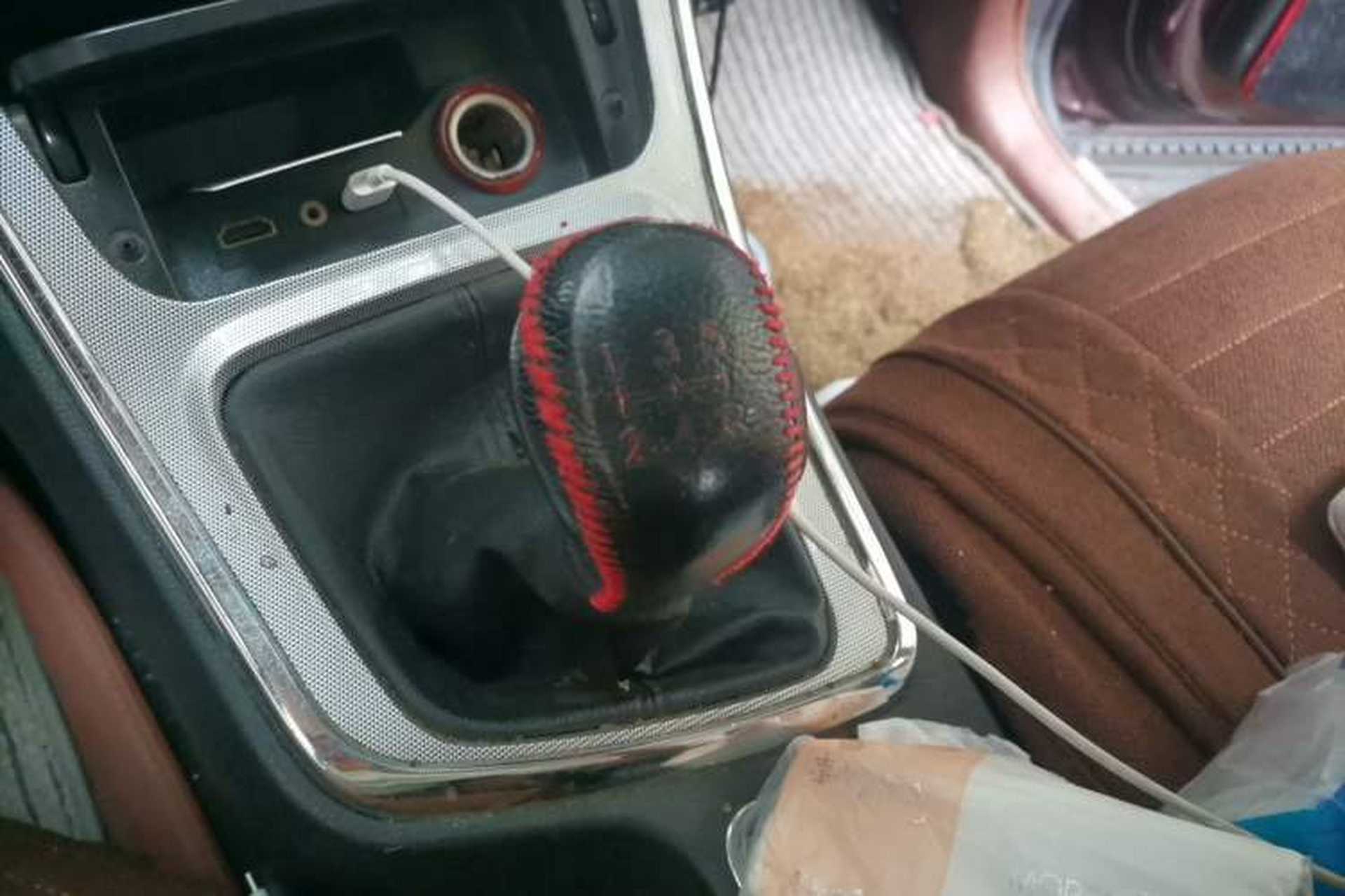 Used Baojun 560 2015 1.8L manual luxury version Gear Lever