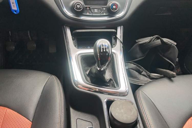 Used Baojun 560 2015 1.8L Manual Elite Edition Gear Lever