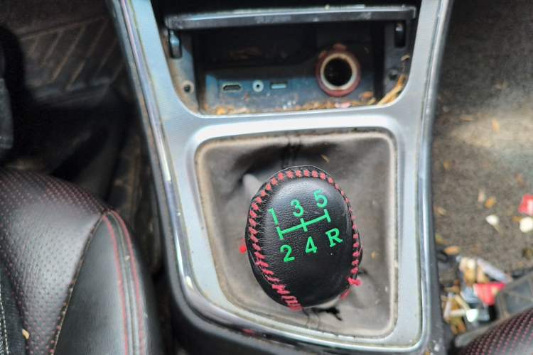 Used Baojun 560 2015 1.8L manual luxury version Gear Lever