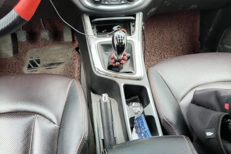 Used Baojun 560 2015 1.8L manual luxury version Gear Lever