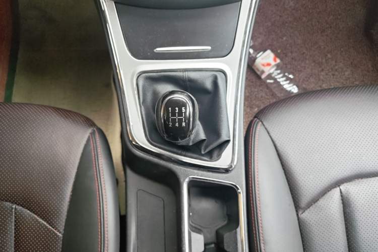 Used Baojun 560 2015 1.8L manual luxury version Gear Lever