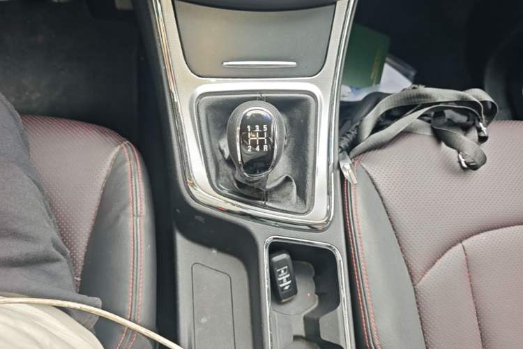 Used Baojun 560 2015 1.8L manual luxury version Gear Lever