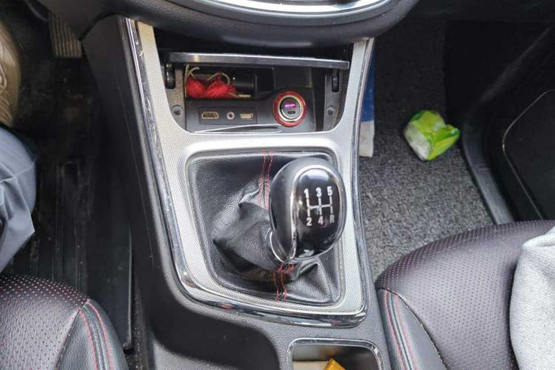 Used Baojun 560 2015 1.8L manual luxury version Gear Lever