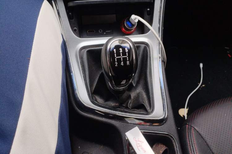 Used Baojun 560 2015 1.8L manual luxury version Gear Lever