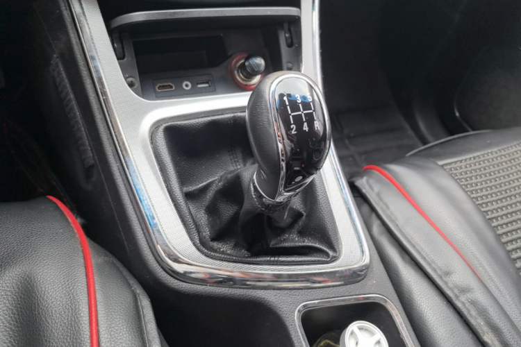 Used Baojun 560 2015 1.8L manual luxury version Gear Lever