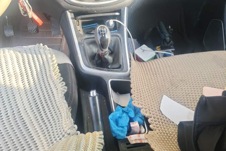 Used Baojun 560 2015 1.8L manual Comfort trim level Gear Lever