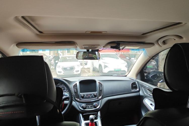 Used Baojun 560 2015 1.8L manual luxury version Headliner
