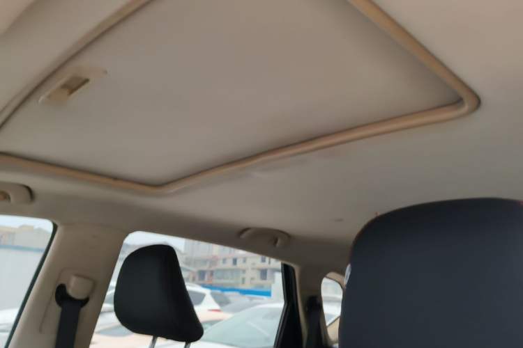 Used Baojun 560 2015 1.8L manual luxury version Headliner