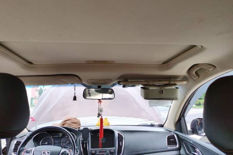 Used Baojun 560 2015 1.8L manual luxury version Headliner