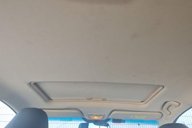 Used Baojun 560 2015 1.8L manual luxury version Headliner