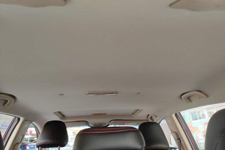 Used Baojun 560 2015 1.8L manual luxury version Headliner