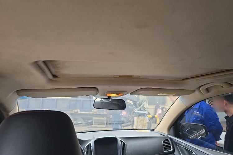 Used Baojun 560 2015 1.8L manual luxury version Headliner