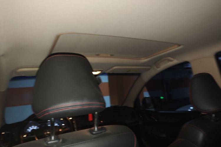 Used Baojun 560 2015 1.8L manual luxury version Headliner