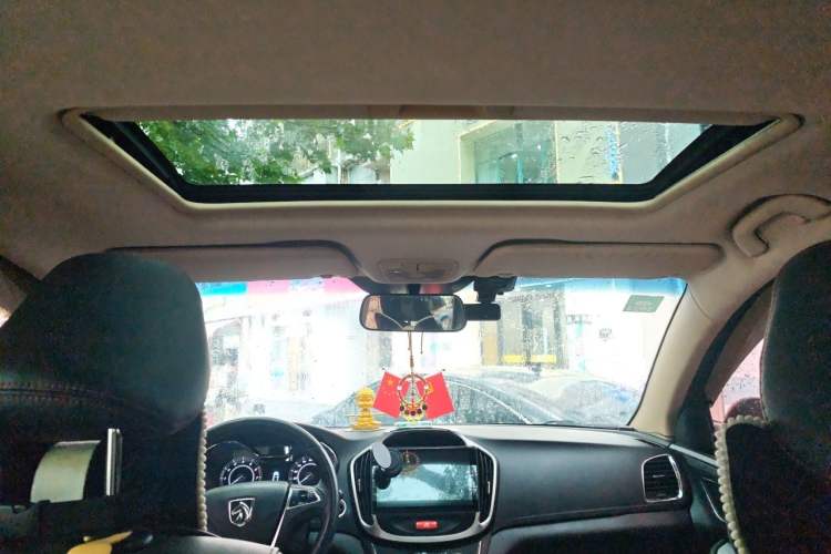 Used Baojun 560 2015 1.8L manual luxury version Headliner