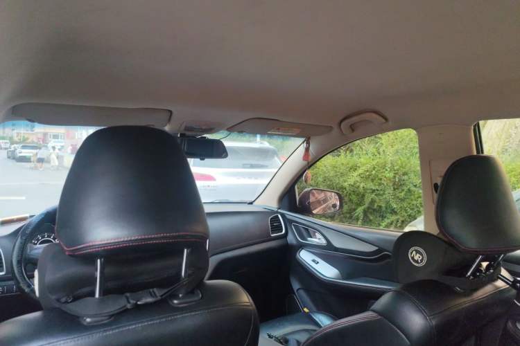 Used Baojun 560 2015 1.8L manual Comfort trim level Headliner