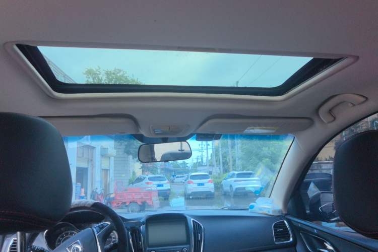 Used Baojun 560 2015 1.8L manual luxury version Headliner