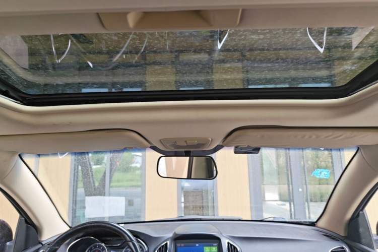 Used Baojun 560 2015 1.8L manual luxury version Headliner