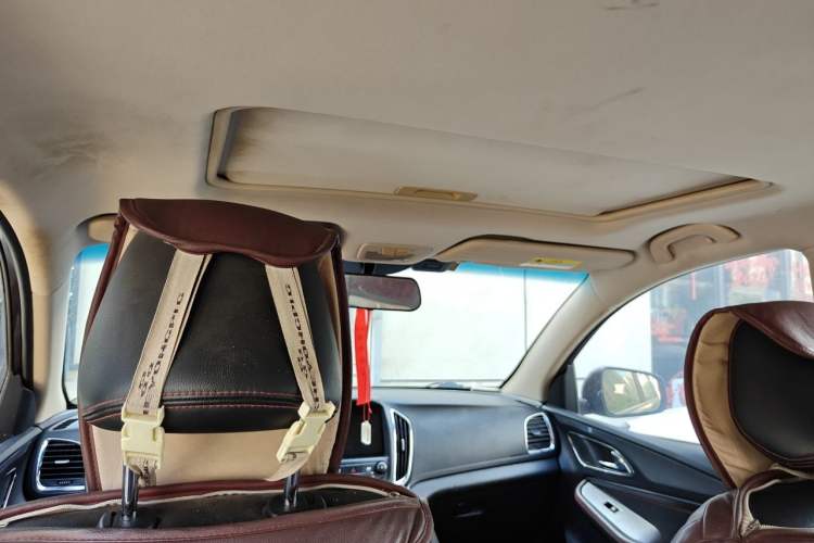 Used Baojun 560 2015 1.8L manual luxury version Headliner