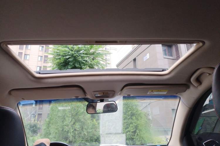 Used Baojun 560 2015 1.8L manual luxury version Headliner