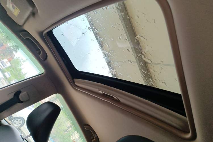 Used Baojun 560 2015 1.8L manual luxury version Headliner