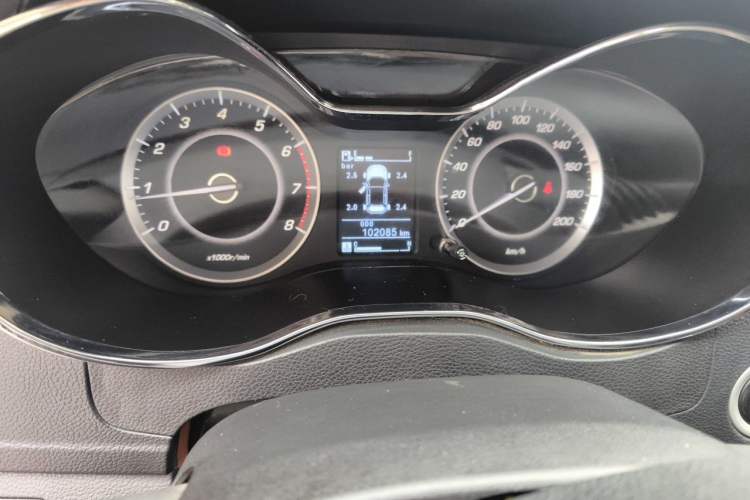 Used Baojun 560 2015 1.8L manual luxury version Instrument Cluster